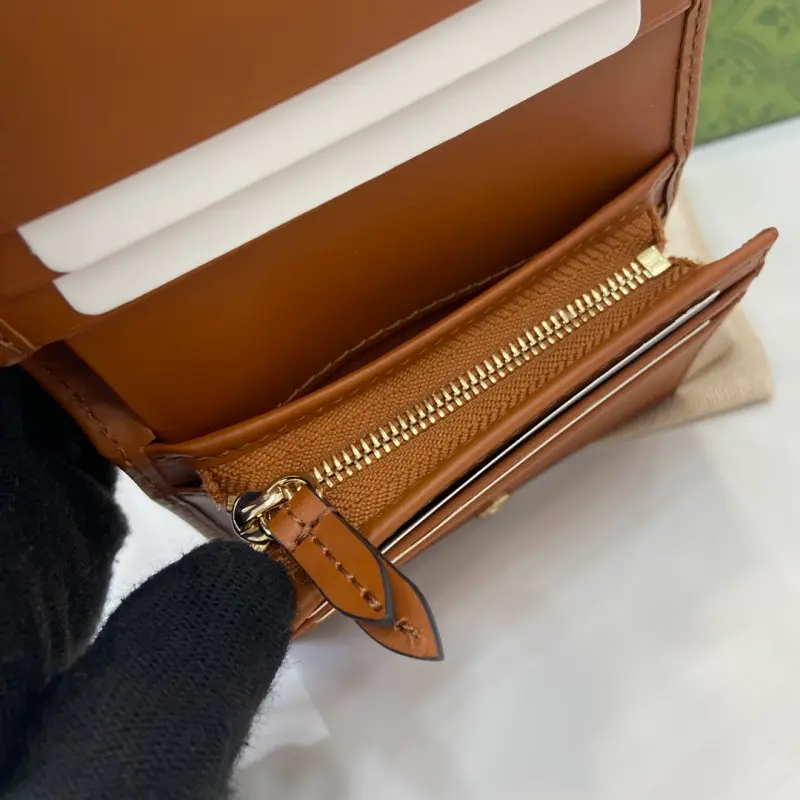 820692 CM 5 High-Quality Bags - Image 8