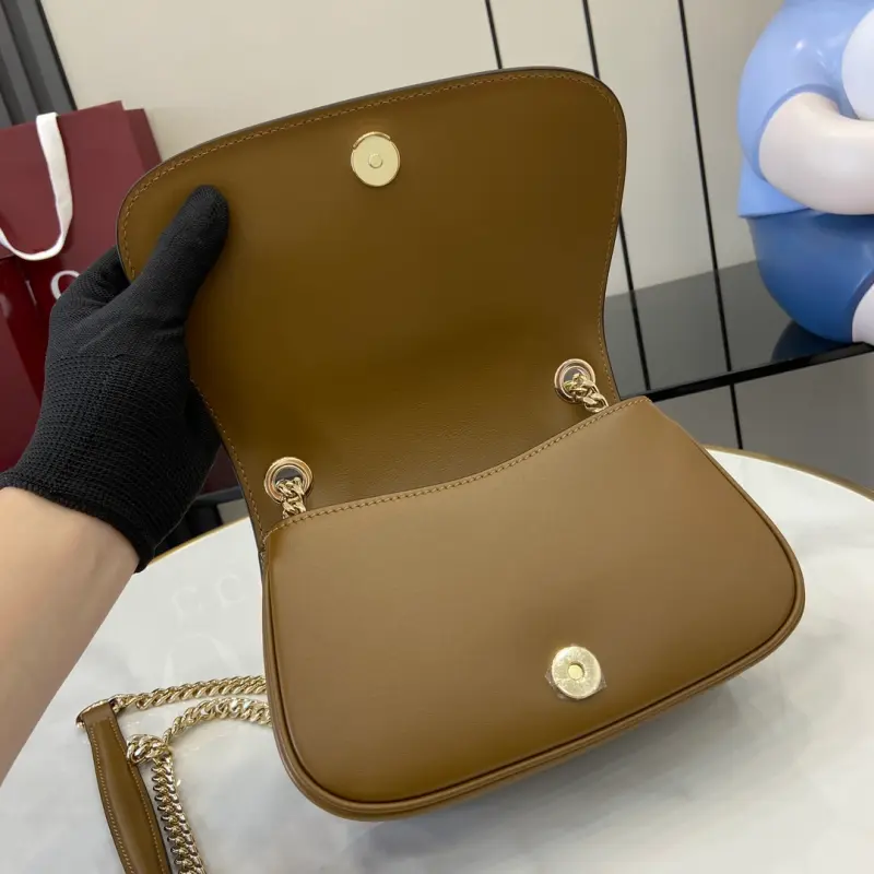 815711 CM 4 High-Quality Bags - Image 7