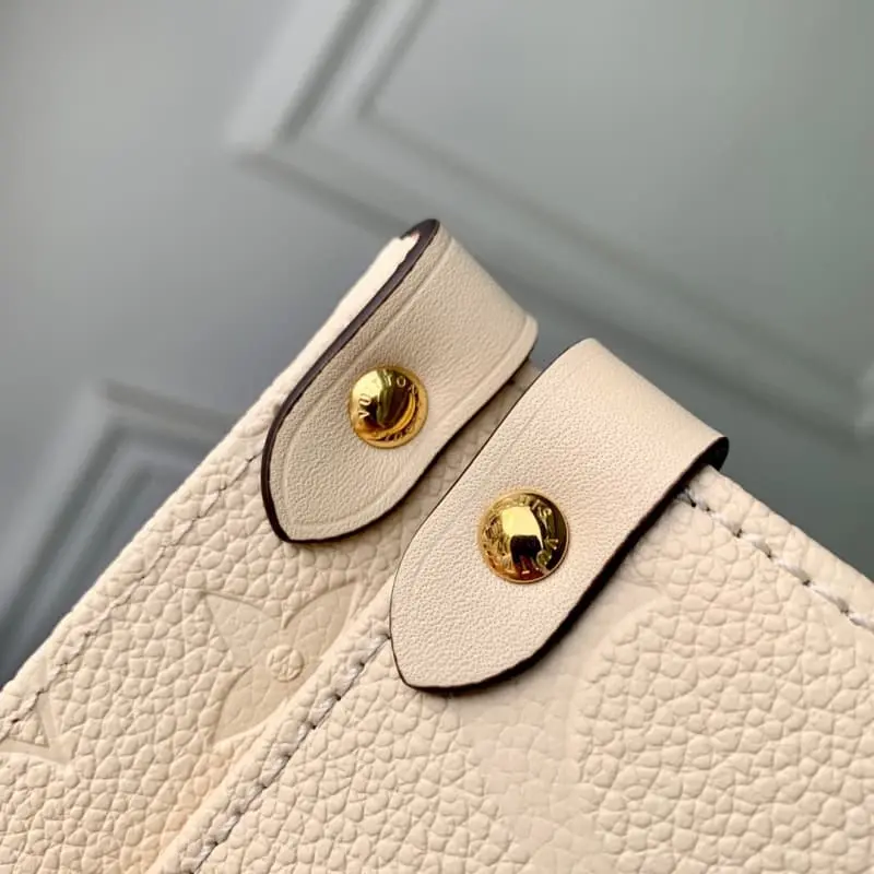 M45595 White Embossed 35x27x14cm High Quality Bags - Image 5