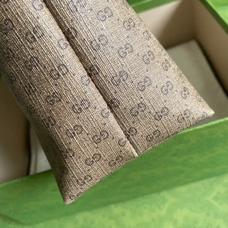 410812 CM 18 High-Quality Bags - Image 5