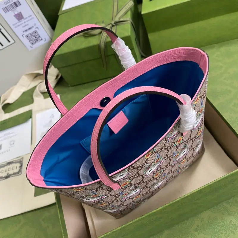 410812 CM 22 High-Quality Bags - Image 5