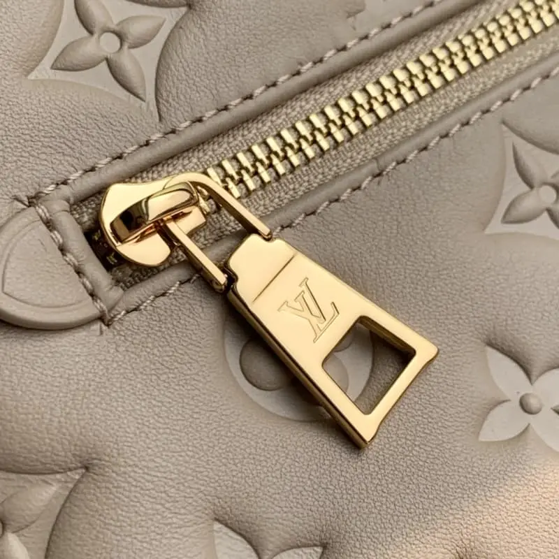 M13358 26x10x21cm High Quality Bags - Image 5