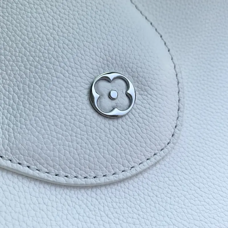 M24666 White 22x12x8cm High Quality Bags - Image 5