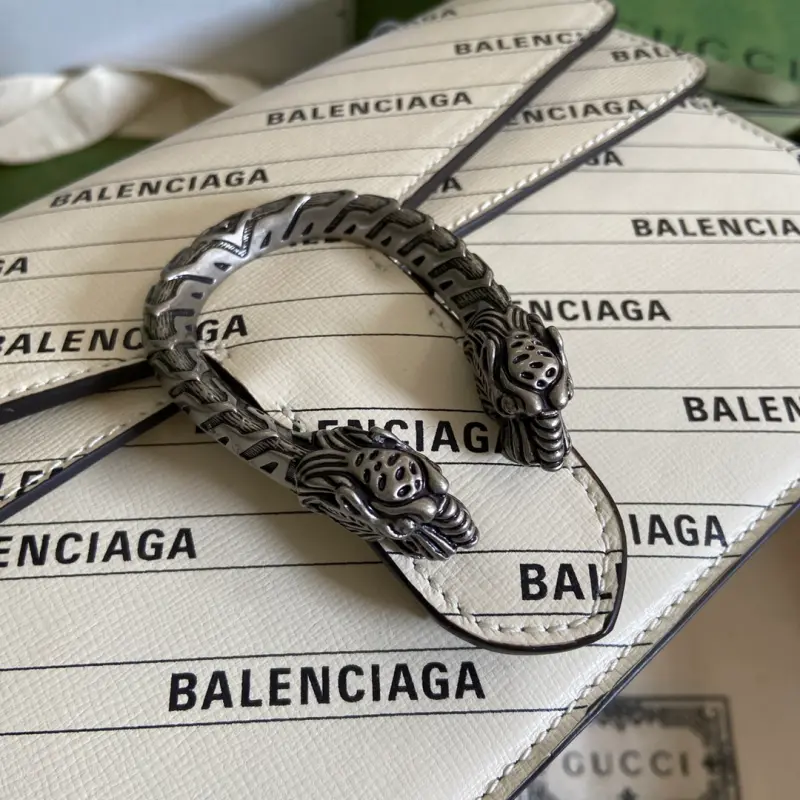 400249 CM 4 High-Quality Bags - Image 5