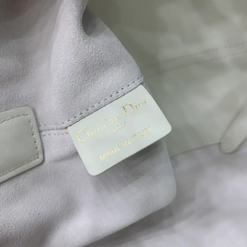 ML176 4 High Quality Bags - Image 12