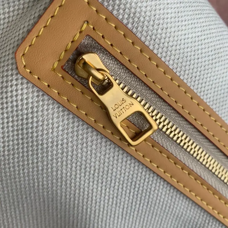 N40702 HH106 43x34x17.5cm High Quality Bags - Image 5