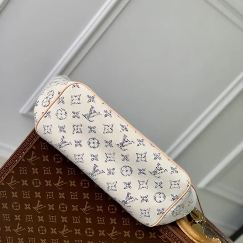 M24905 White 31x28x14cm High Quality Bags - Image 4