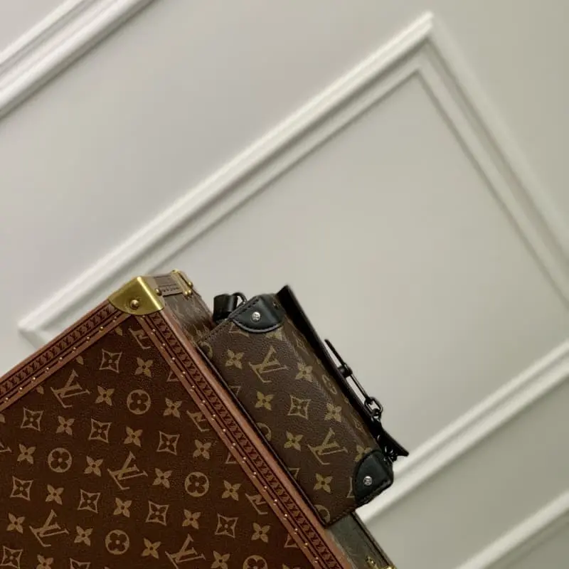 M83613 18x11x6.5cm High Quality Bags - Image 4