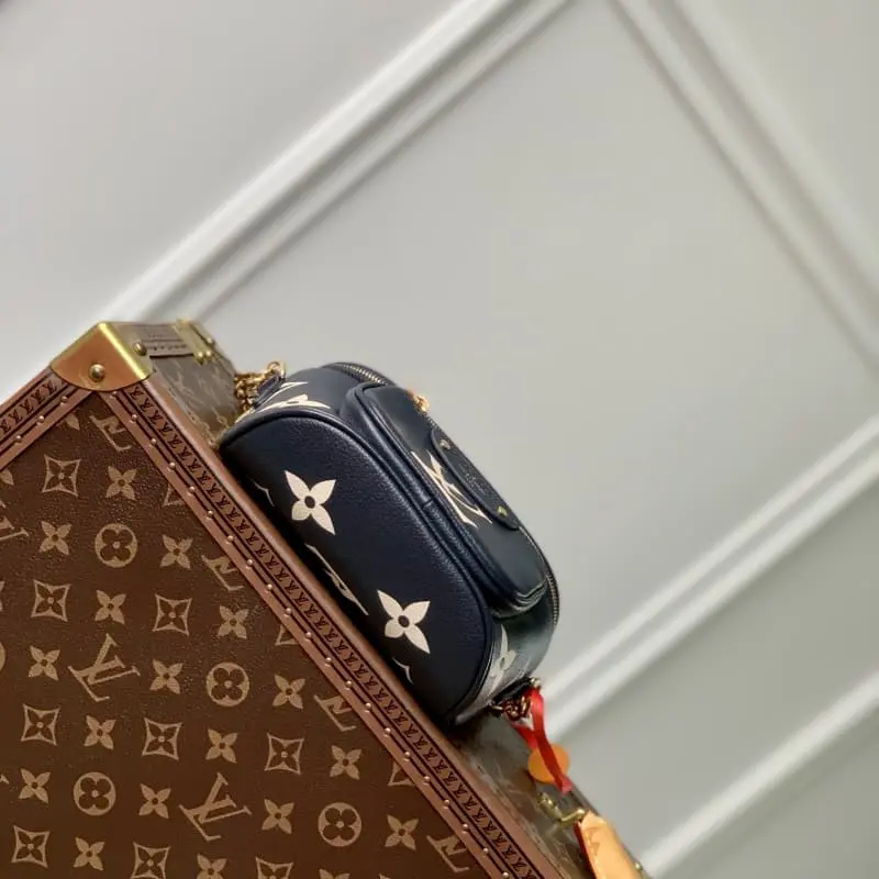 M46917Navy 17x12x9.5cm High Quality Bags - Image 4