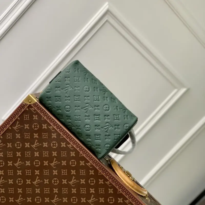 M24442 28x15x16.5cm High Quality Bags - Image 4