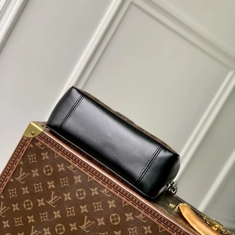 M13450 17x9x24cm High Quality Bags - Image 4