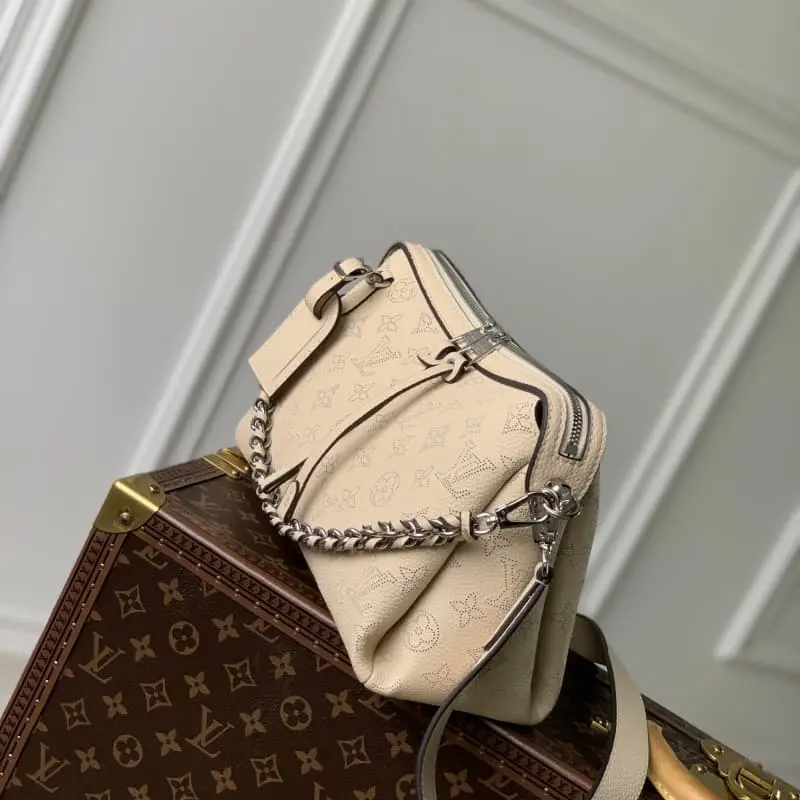 M24114 29x18x13cm High Quality Bags - Image 4