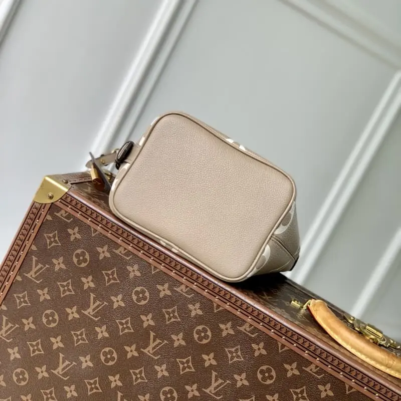 M13045 18x12x16cm High Quality Bags - Image 4