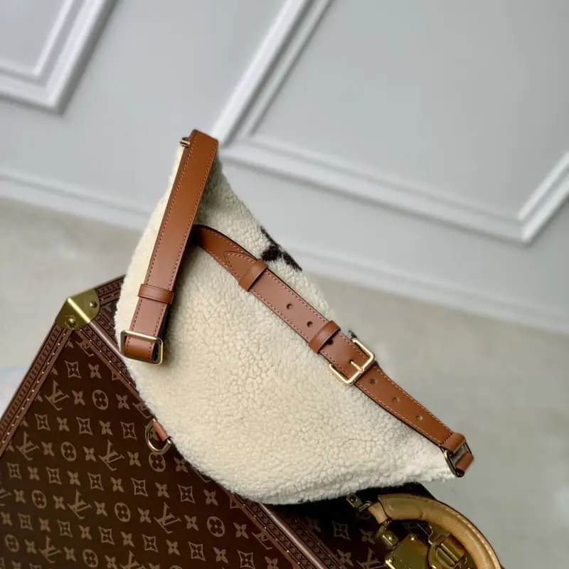 M23715 37x14x13cm High Quality Bags - Image 4