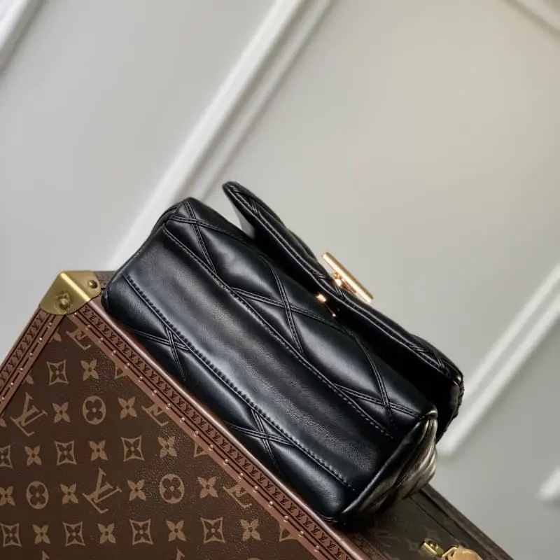 M22891 Black 23x16x10cm High Quality Bags - Image 4