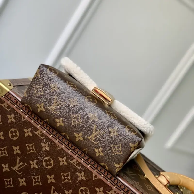 M46318 21x17x8cm High Quality Bags - Image 4