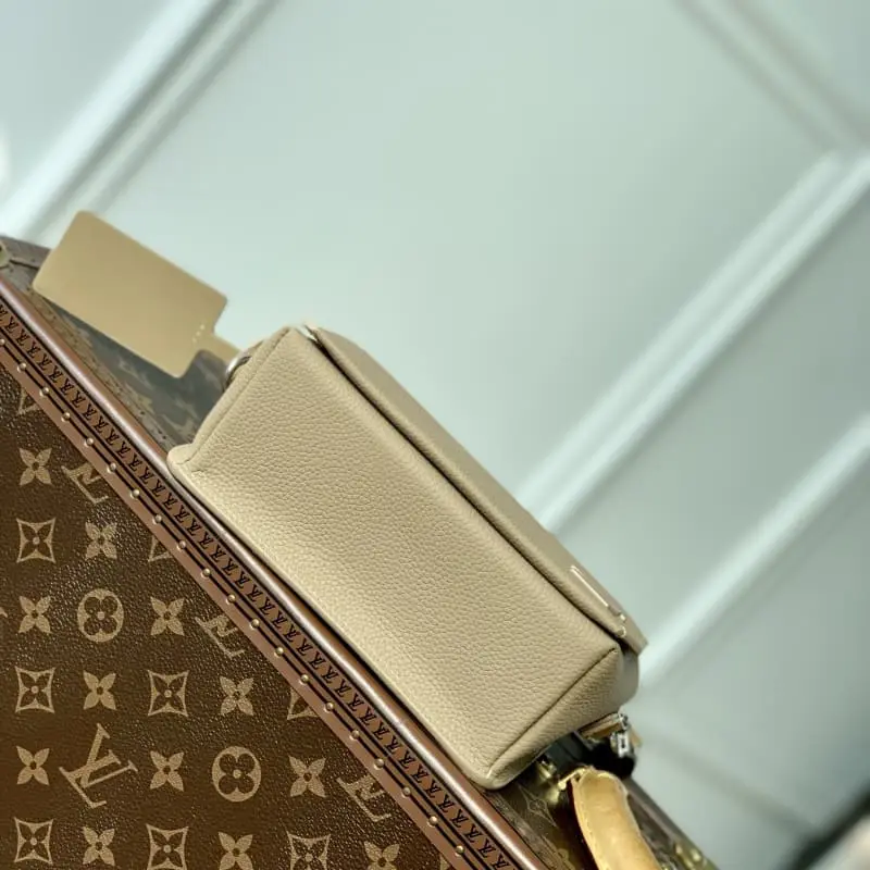 M82804 S1 17.3x12x7cm High Quality Bags - Image 4