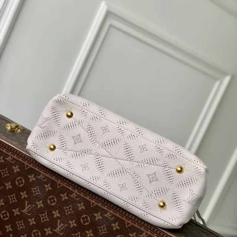 M13838 23x13x32cm High Quality Bags - Image 4