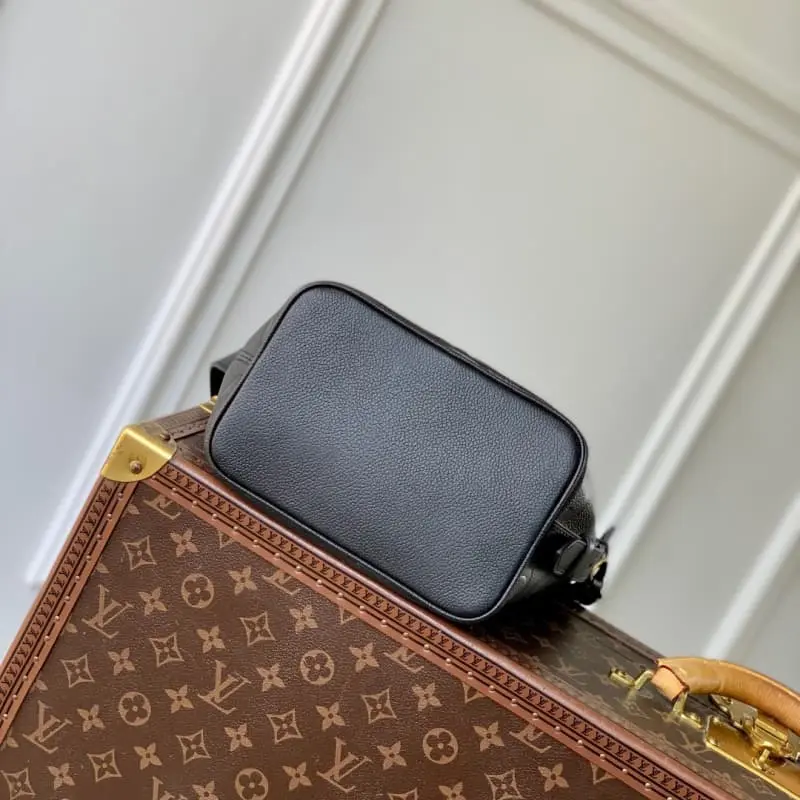 M13840 18x12x16cm High Quality Bags - Image 4