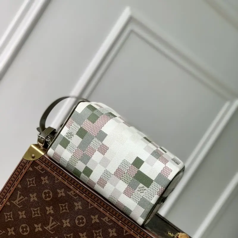 N00112 13x12x23cm High Quality Bags - Image 4