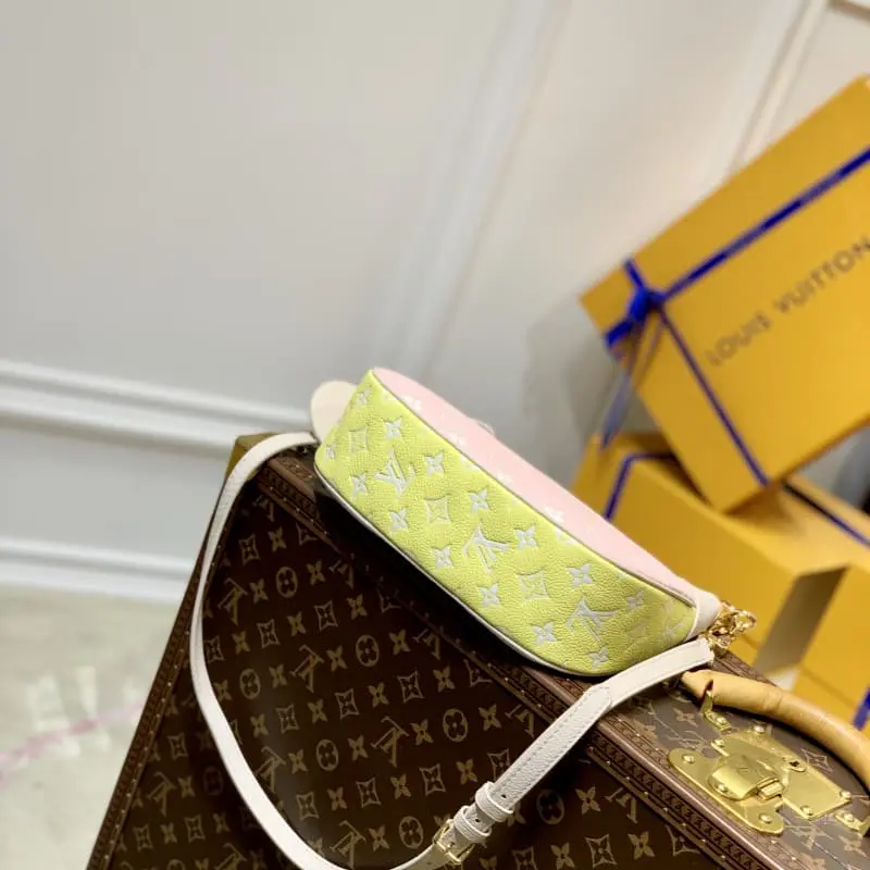 M46113 22x14x9cm High Quality Bags - Image 4