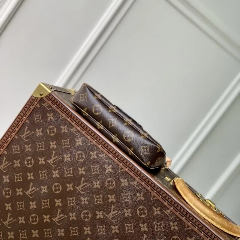 M13440 13x4x22cm High Quality Bags - Image 4