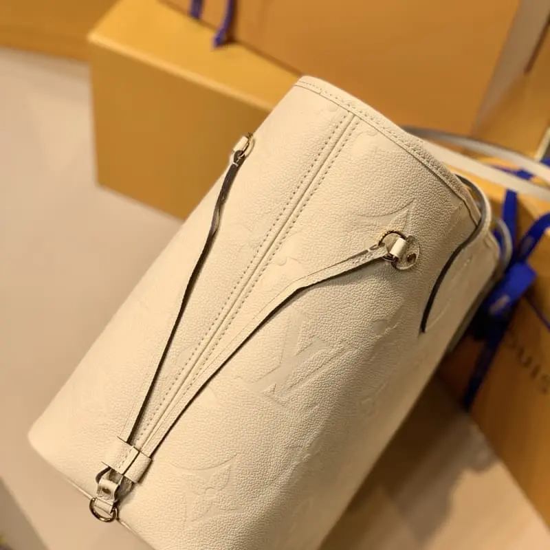 M45684 32x29x17cm High Quality Bags - Image 3