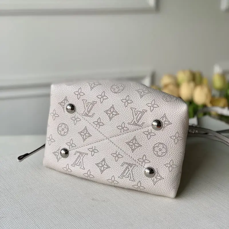 M58791 Grey 19x22x14cm High Quality Bags - Image 3