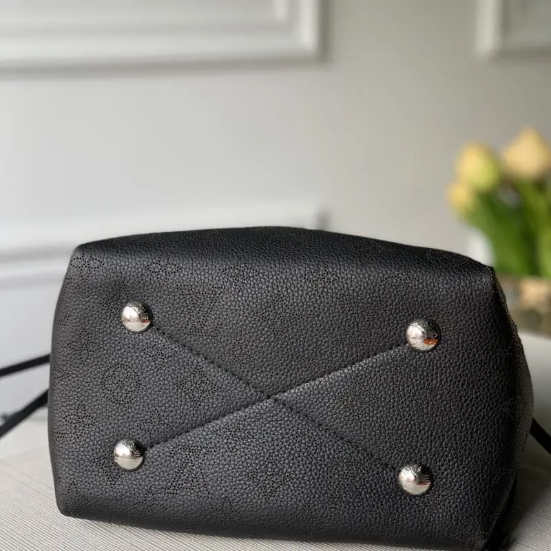 M57070 Black 19x22x14cm High Quality Bags - Image 3