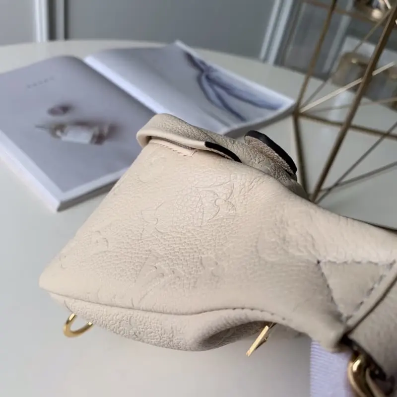 M43644 37x14x13cm High Quality Bags - Image 4