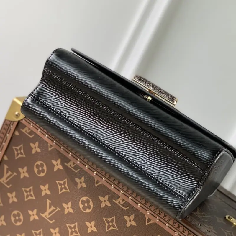 M59033 23x17x9.5cm High Quality Bags - Image 3