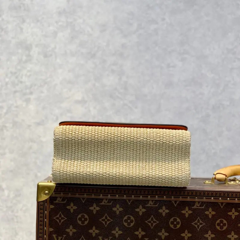 M57648 23x17x9cm High Quality Bags - Image 4