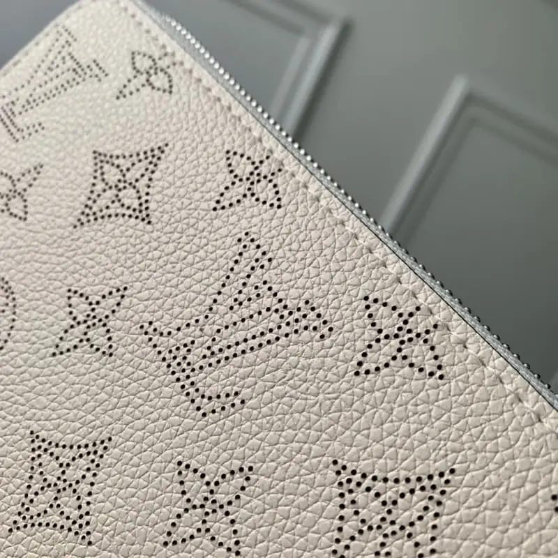 M61869 White 19x10cm High Quality Bags - Image 4