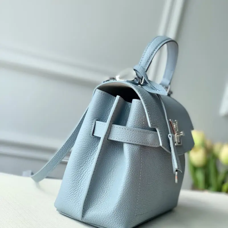 M53937 S3 28x10.cm High Quality Bags - Image 3