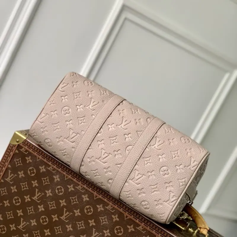 M13865 21x16x34cm High Quality Bags - Image 4