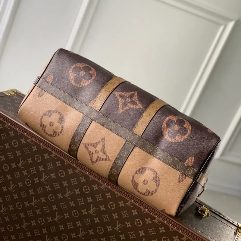 M47211 27x20x45cm High Quality Bags - Image 4