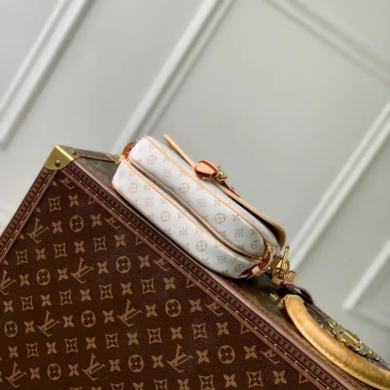 M12327 20x16x7.5cm High Quality Bags - Image 4