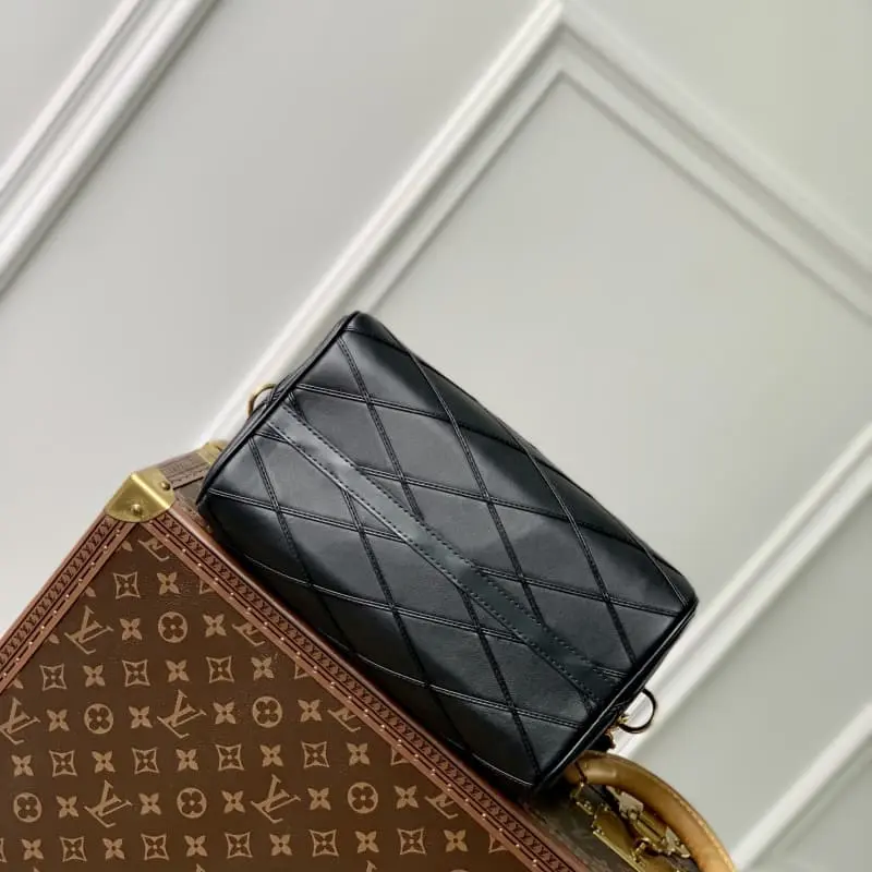 M24206 Black 25x19x15cm High Quality Bags - Image 4