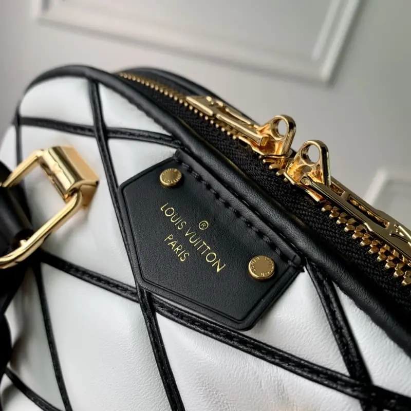 M23666 S1 23.5x17.5x11.5cm High Quality Bags - Image 4