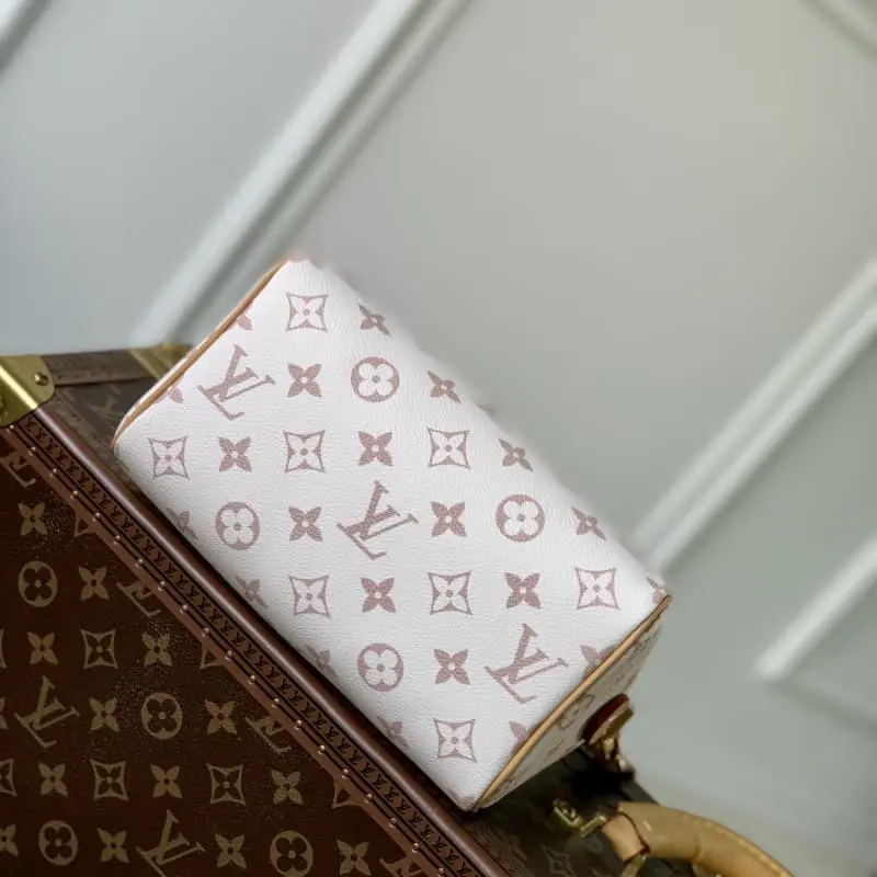 M46906 White Flower 20.5x13.5x12cm High Quality Bags - Image 4