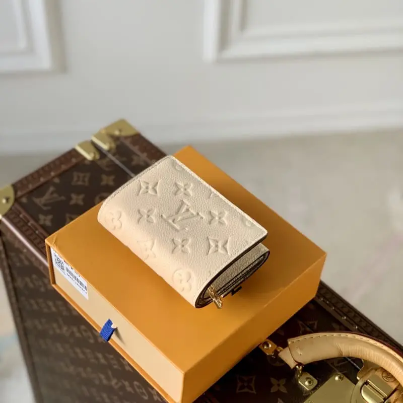 M81071 White (embossed) 11.5x8.5x4cm High Quality Bags - Image 4