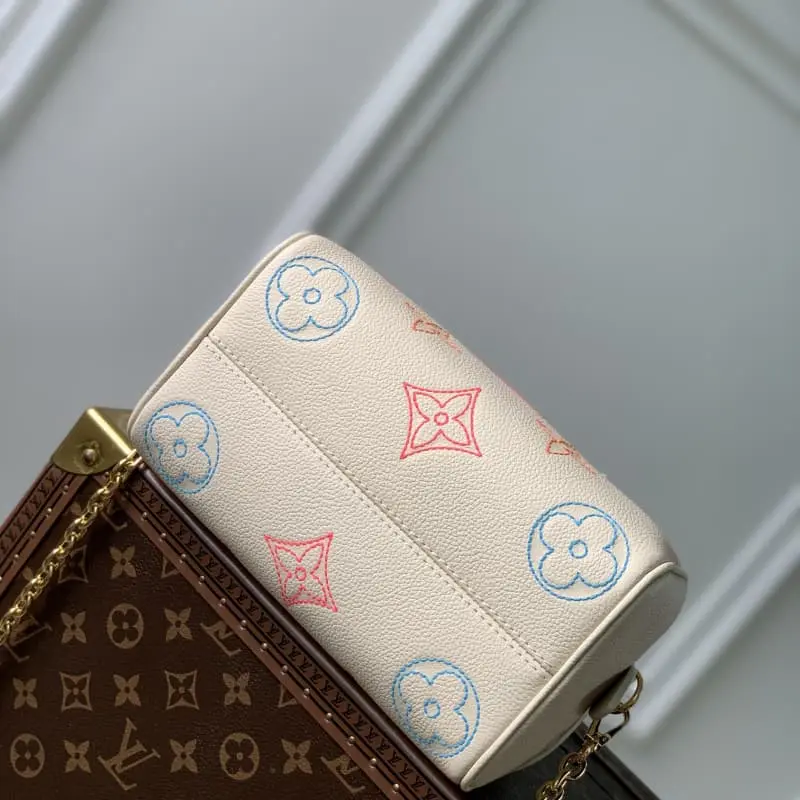 M46667 20.5x13.5x12cm High Quality Bags - Image 4