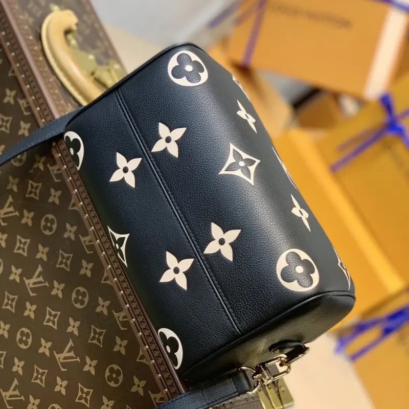 M58947 S2 25x19x15cm High Quality Bags - Image 3