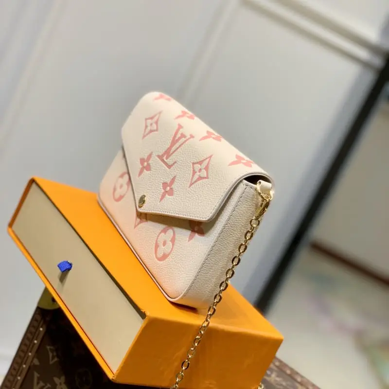 M82047 21x12x3cm High Quality Bags - Image 4