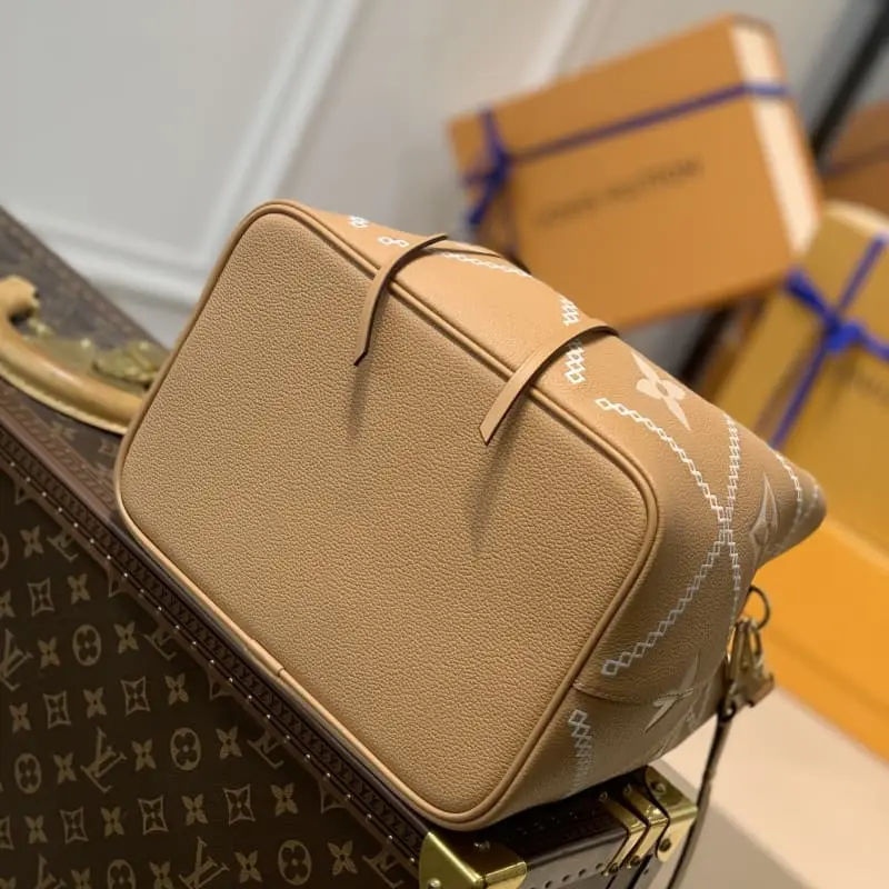 M46029 26x26x17.5cm High Quality Bags - Image 3