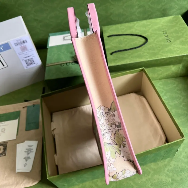 550763 CM 4 High-Quality Bags - Image 4