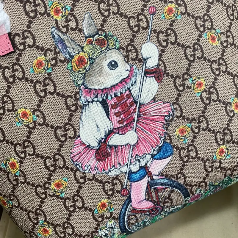 410812 CM 21 High-Quality Bags - Image 4