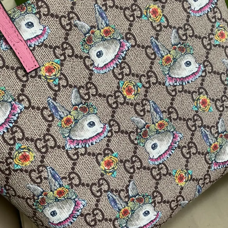 410812 CM 22 High-Quality Bags - Image 4