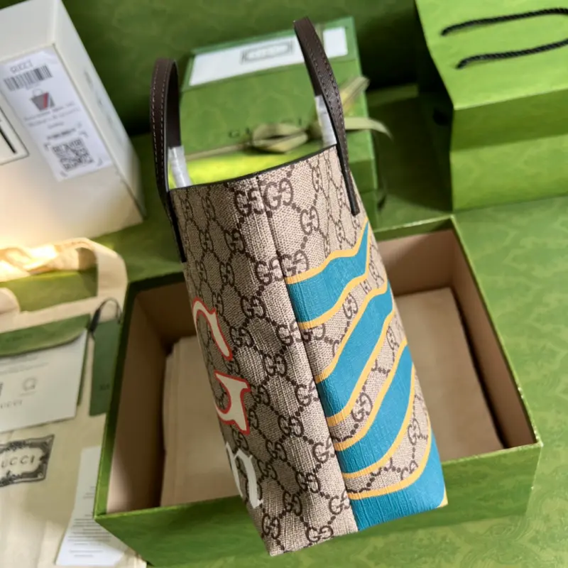 410812 CM 27 High-Quality Bags - Image 4