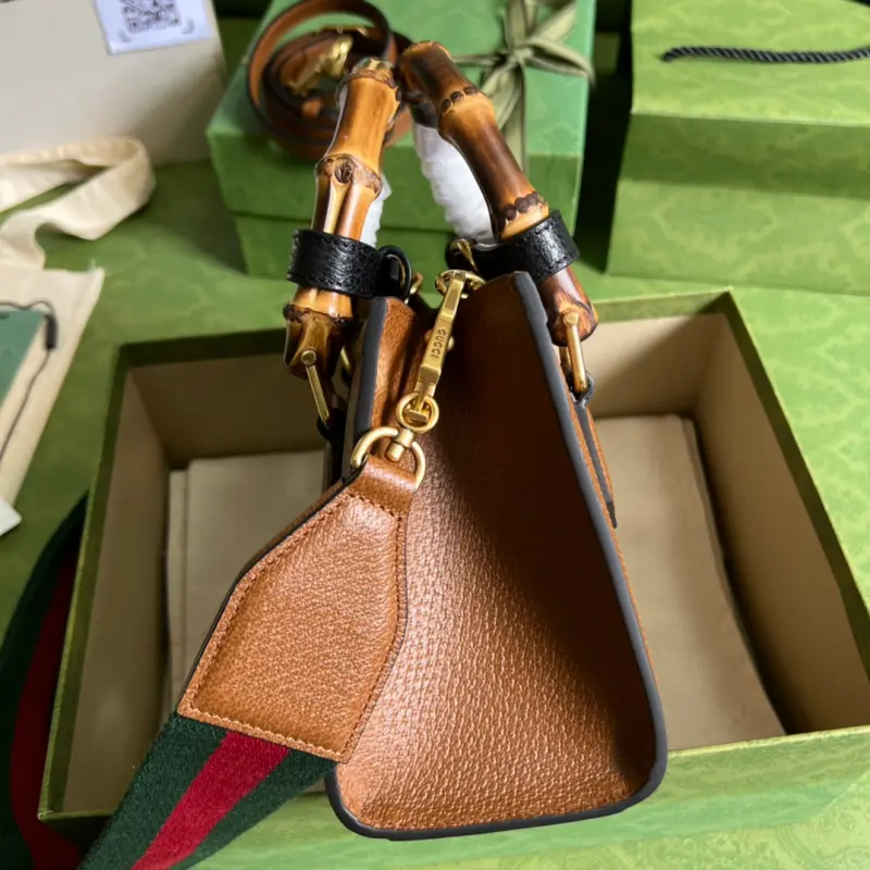 702732 CM 6 High-Quality Bags - Image 4